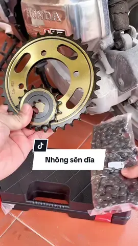 Bộ nhông sên dĩa vàng loại sên dày cho xe máy khá tiết kiệm. #nhongsendia #nhongsendiavang #bonhongxich 