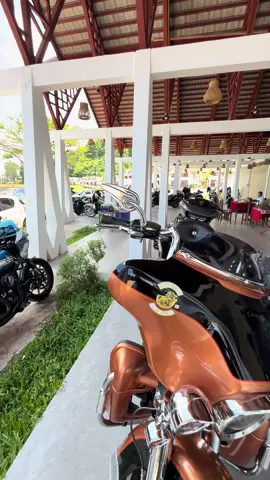 ທີບກີນເຂົ້າສວຍ ທ່າລາດ ຝູງຮ່າເລ້ ອອກລໍ້ ລົມ #HarleyDavidson #laos🇱🇦 