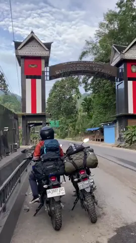 Akhirnya Tiba di Sumatera Utara Horass!!!#retnojalanjalan #Batulicinsumatra #touringwr155 #sumaterautara 