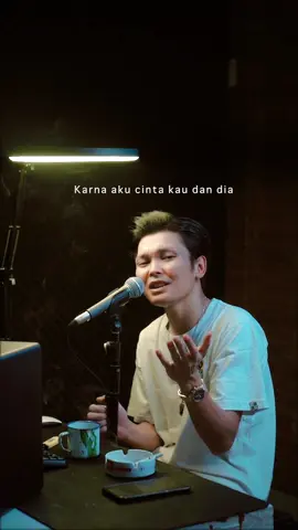 Aku Cinta Kau Dan Dia (THE ROCK) COVER Berasap-asap🌫️🌫️💨