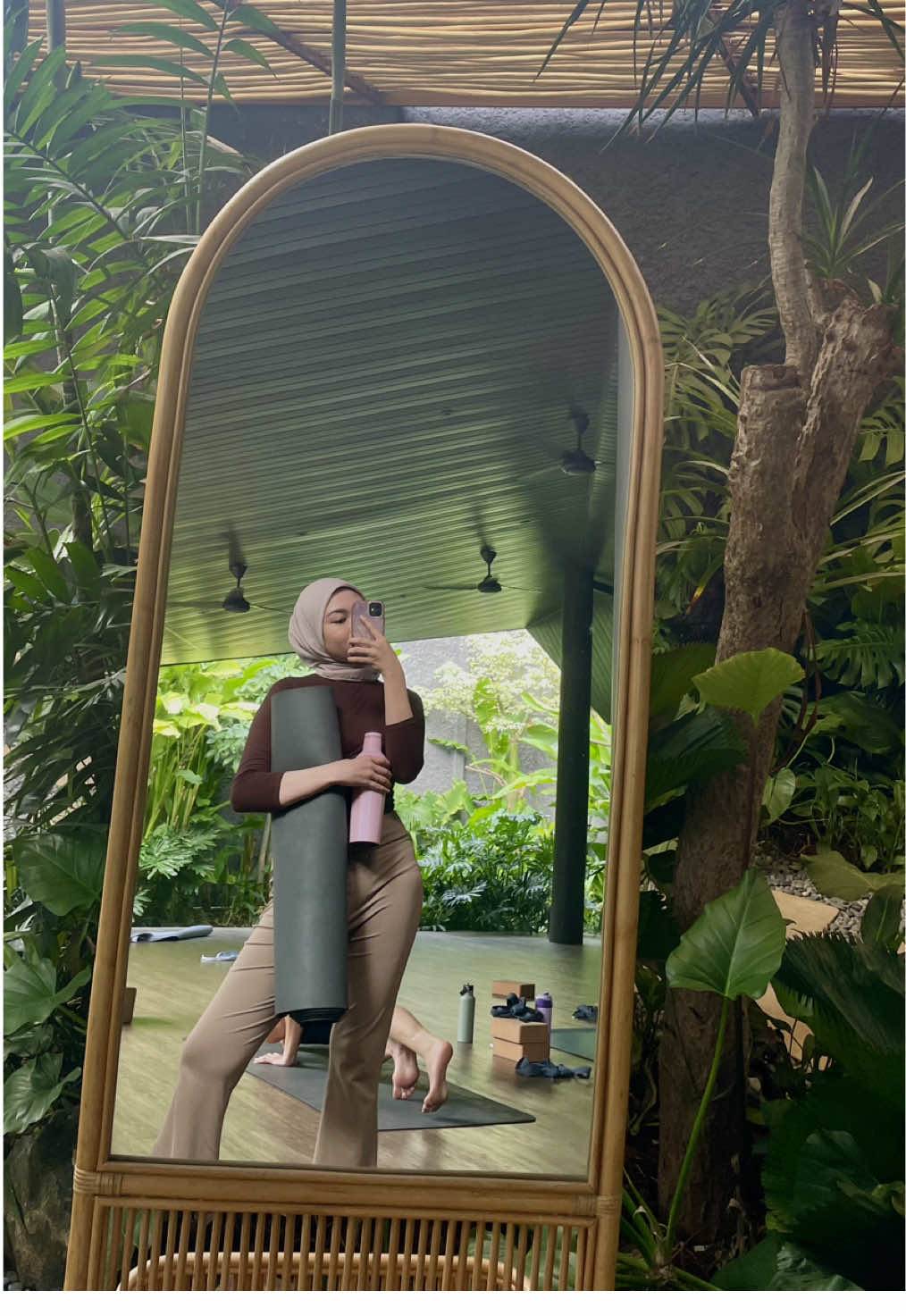 backbend seshh with kak ullie 🧘🏻‍♀️🪷 @Samastha_id #yogatok #backbend 