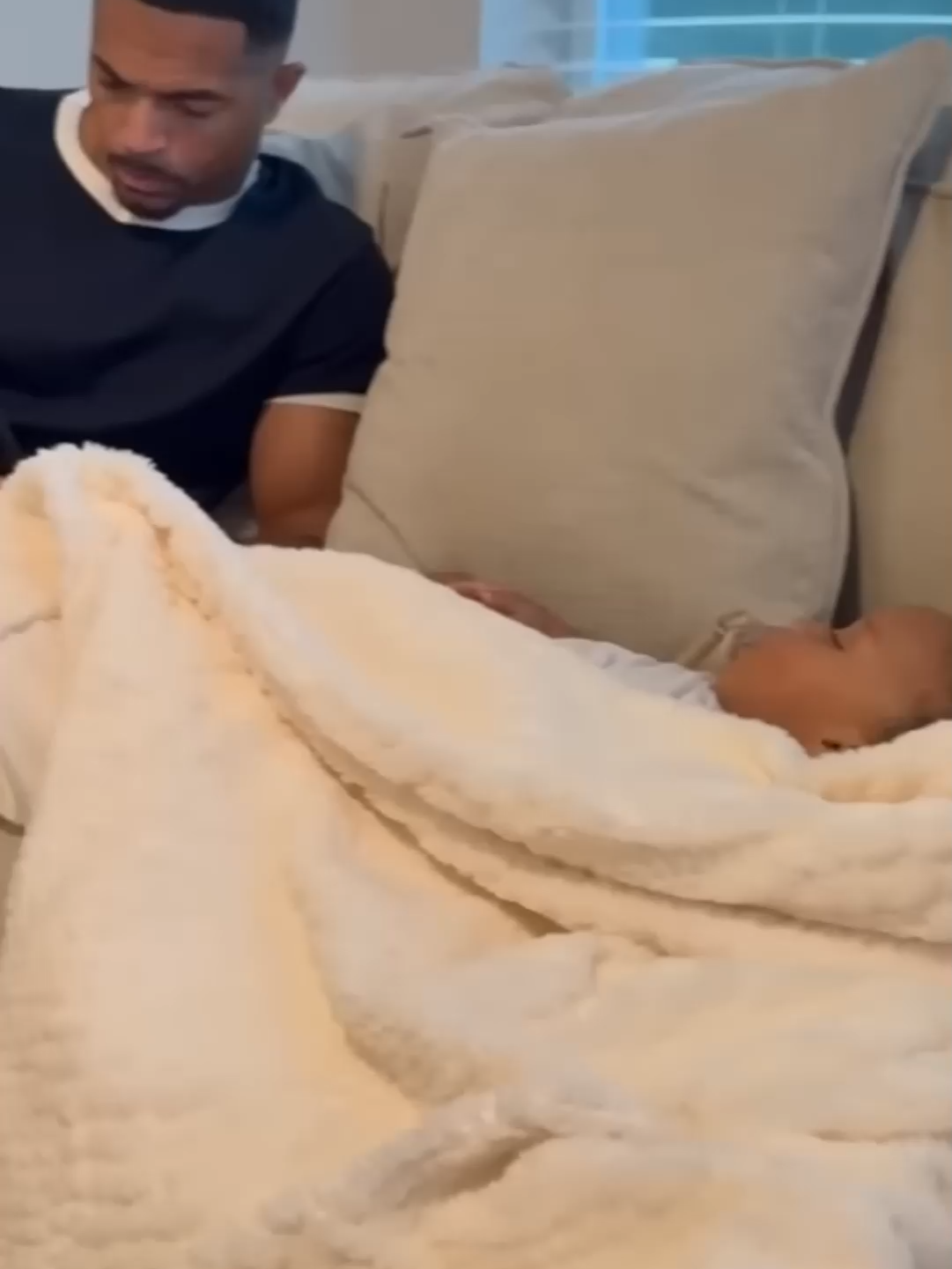 When Shayla shows Anthony how it feels to be a baby momma! #kountrywaynelive #longervideosontitktok #foryoupage #kountrywaynecomedy #kountrywayne #comedytiktok #longervideos