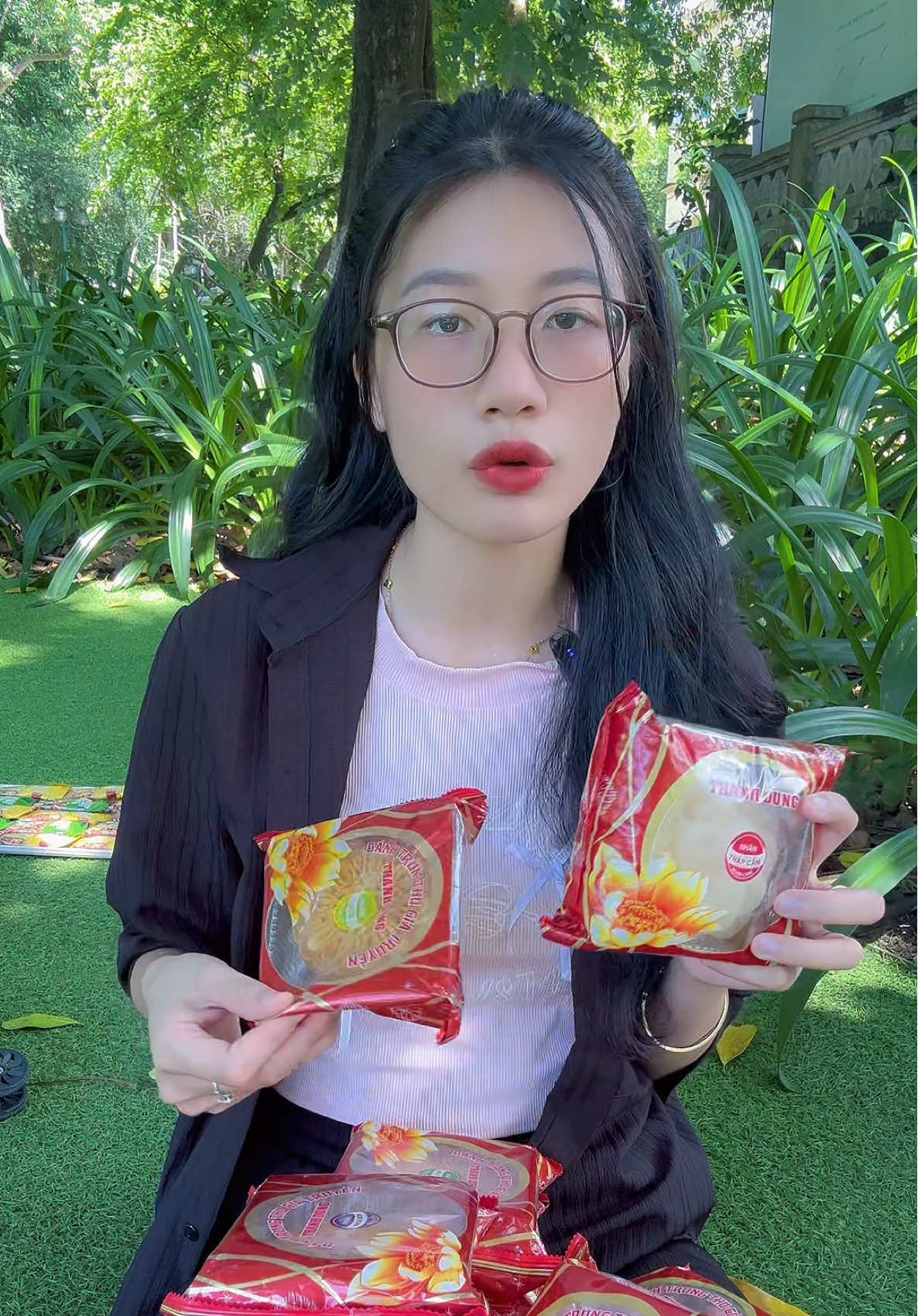Mua lẻ không rẻ mà lại còn đắt á😍😍 #xuhuong #huyenbanhtrungthu #food #combo #banhtrungthu #banhtrungthutruyenthong #banhtrungthuthanhdung 