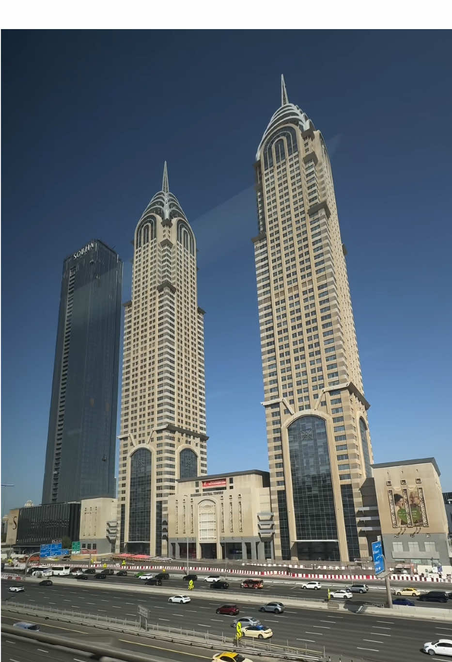 Jab koi ladka ghar se dubai ata hai…😎😙✌️ . . . #dubai_dxb_uae #dubailife #dxb #uae #travel #foryou 