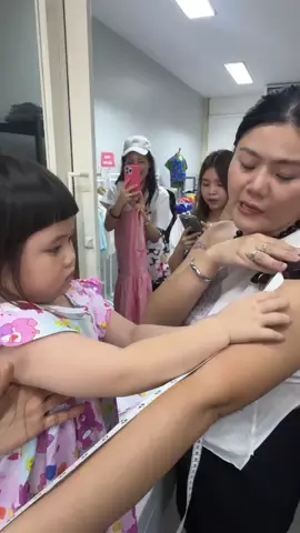 ทั้งขายทั้งวัด ทำงานหนักมาก #แอบิเกล #abigale #แอบิเกลลูกแม่ชม 