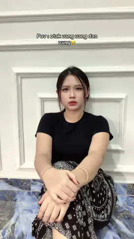 Si otak uang😂