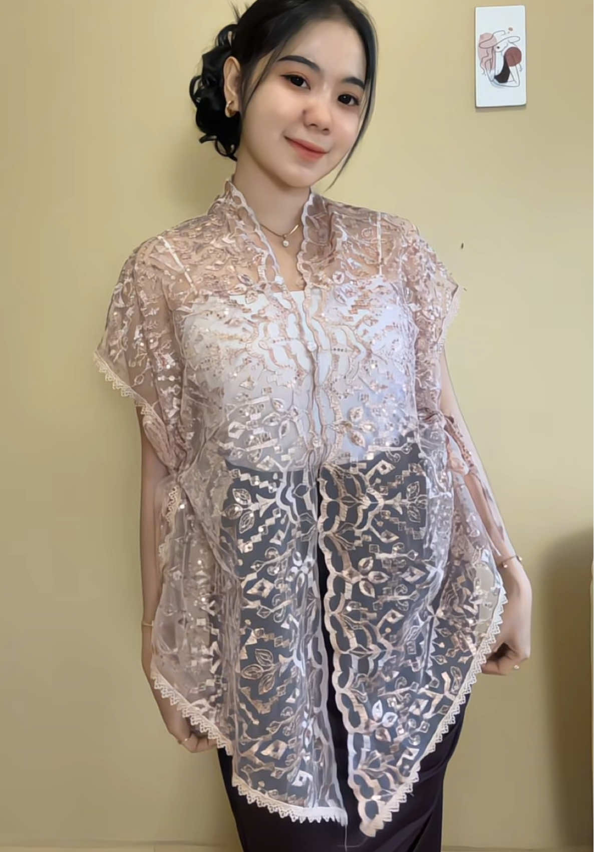 brukatt vestt cakepp bangettt🫶🏻cuttingannya beda dari yang lain🥰#vest #vestbrukat #bajukondangan #kondanganoutfit 