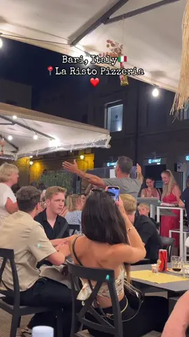 🤌🏼🇮🇹❤️ #italy #fyp #foryou #treanding #Love #eating #singing #pizza #bari #restorant 