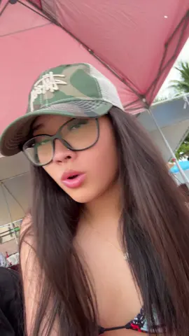 👙☀️🏝️