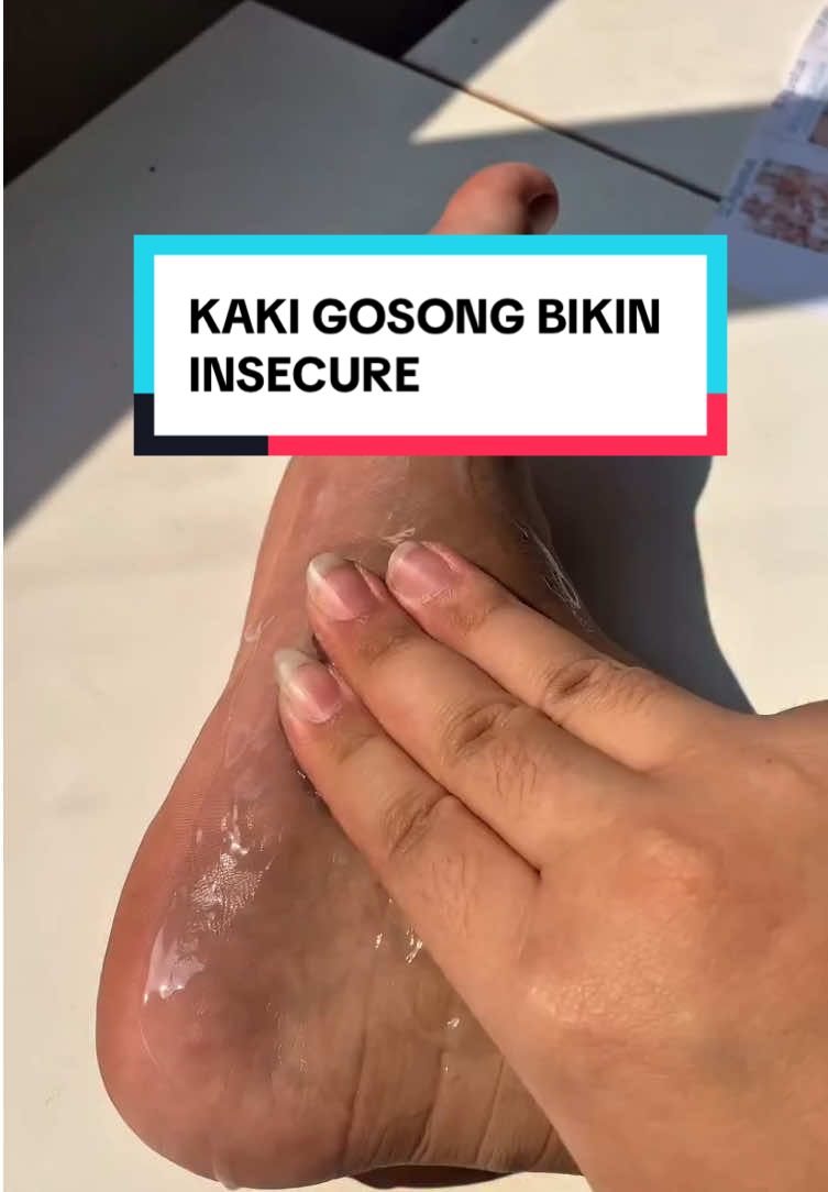 KAKI GOSONG BIKIN INSECURE 🥲 Udah gak jaman kaki gosong dakian! Wajib banget gosokin salsa Hans jebb perontok daki! 😍 Daki auto hempas, kulit mulus bersih cerah 😍 #salsacosmetic #beautyiseasy #fyp #daki #perontokdaki #eksfoliasi 