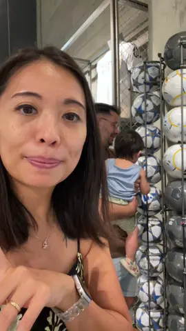 Suka bola, suka bola ⚽️ #vlogkeluarga #menikahdenganbule #tinggaldiluarnegeri #suamibule #barengkeluarga #fyp #foryourpage #foryoupage #keluargabahagia #hidupdiluarnegeri #deasyfamilyvlog 