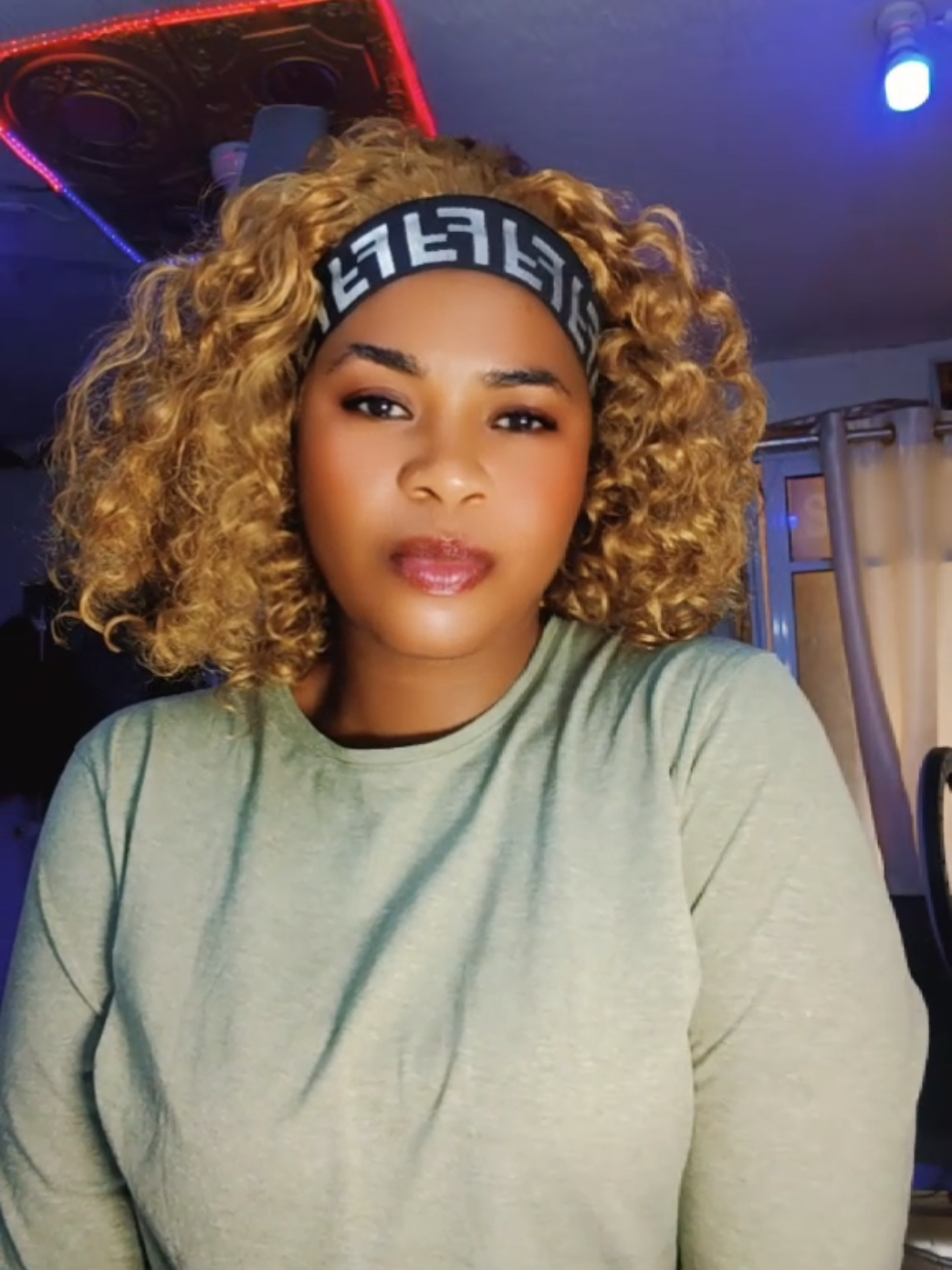 Africa woman #thecannibalvillage #viralvideos #thequietvillage #trendingvideo #millionaire 