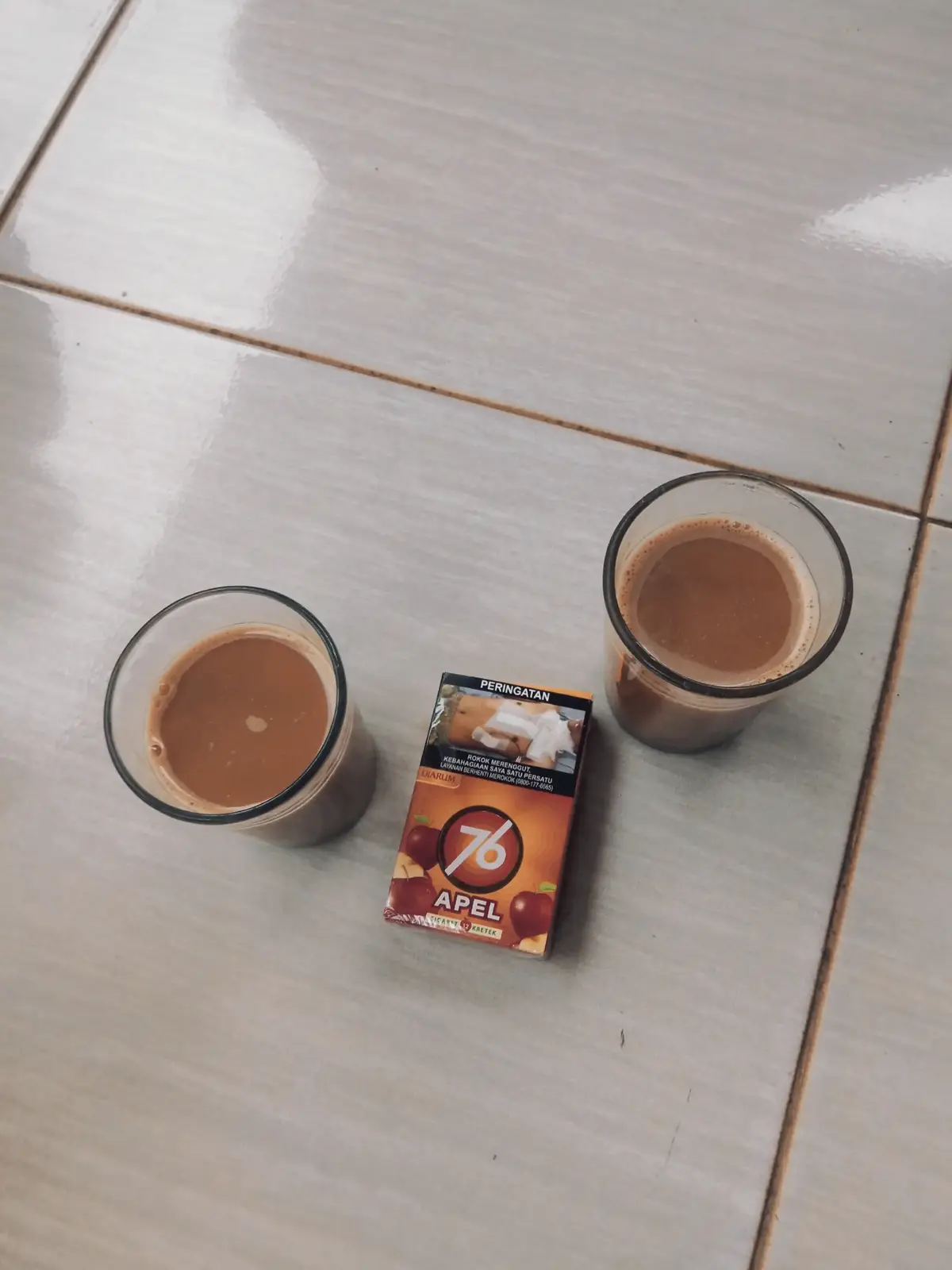 🙂‍↕️🙂‍↕️ Berikut resep membuat martabak yang lezat: _Bahan Martabak_ Untuk kulit martabak: 1. 2 cangkir tepung terigu 2. 1/2 cangkir tepung tapioka 3. 1/2 sendok teh garam 4. 1/4 sendok teh baking powder 5. 1/4 sendok teh baking soda 6. 1 butir telur 7. 1 cangkir air 8. Minyak goreng untuk olesan Untuk isian martabak: 1. 250 gram daging sapi atau ayam cincang 6. 1/2 sendok teh merica 7. 1/4 sendok teh penyedap rasa (opsional) _Bahan Tambahan_ 1. Telur ayam untuk olesan 2. Minyak goreng untuk menggoreng _Cara Membuat_ 1._Buat kulit martabak_: Campur tepung terigu, tepung tapioka, garam, baking powder, dan baking soda. Tambahkan telur dan air, aduk hingga rata. Istirahatkan adonan selama 30 menit. 2._Buat isian martabak: Campur daging sapi atau ayam cincang, daun bawang, bawang merah, bawang putih, garam, merica, dan penyedap rasa. Aduk hingga rata. 3. Pipihkan adonan kulit: Pipihkan adonan kulit martabak tipis-tipis. 4. _Tambahkan isian_: Letakkan isian martabak di tengah adonan kulit, lipat adonan menjadi bentuk segi empat atau segi tiga. 5._Goreng martabak: Goreng martabak dalam minyak panas hingga berwarna keemasan. 6. _Sajikan: Sajikan martabak hangat dengan saus atau kecap manis. _Tips_ 1. Pastikan adonan kulit martabak tidak terlalu tebal atau tipis. 2. Jangan menggoreng martabak terlalu lama, agar tidak terlalu berminyak. 3. Anda dapat menambahkan isian lain seperti keju atau sayuran. Selamat mencoba! 2. 1/2 cangkir daun bawang iris 3. 1/2 cangkir bawang merah cincang 4. 2 siung bawang putih cincang 5. 1 sendok teh garam