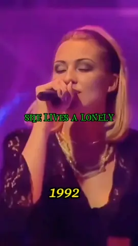 she leaves a lonely life  #songs #englishsong #popmusic #nowplaying #musiclover #hitsong #loveyou #melodysusie #melody #trindingsong #usa_tiktok #heartsong #nowplayingfestival2022 #foryourpage #viral #viralvideo 