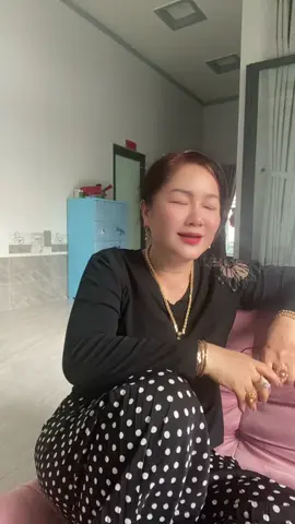 Co một mình buồn quá #giaitritiktok cuối tuần vui vẻ hạnh phúc bên gia đình nhé ca nhà 🤣🤣🤣