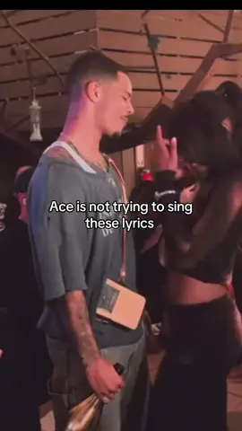 I just know he wanted to kiss her in this moment, my boy is smitten 🥰🫠🤭 we need the girl that reads lips😭 #chelley #chellace #acegreene #chelleyandace #loveislandusa #fyp #couple 