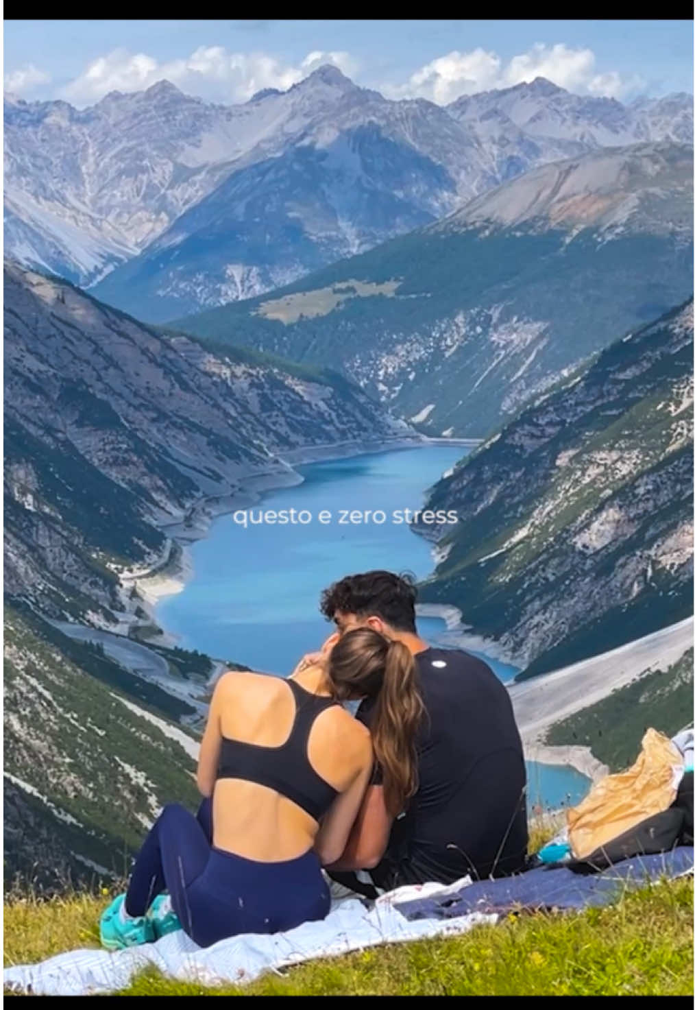 Camminata totalmente improvvisata, molto easy ma la vista merita un sacco  @fra  #mountains #couple #slowlife #montagna 