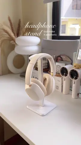 ok but i’m loving how the headphone stand matches my headphones perfectly??? 🤍🎧 and i got it for less than ₱200 - but the quality is 🔛🔝 #headphones #headphone #headphonestand #headset #airpods #headsetstand #phonestand 
