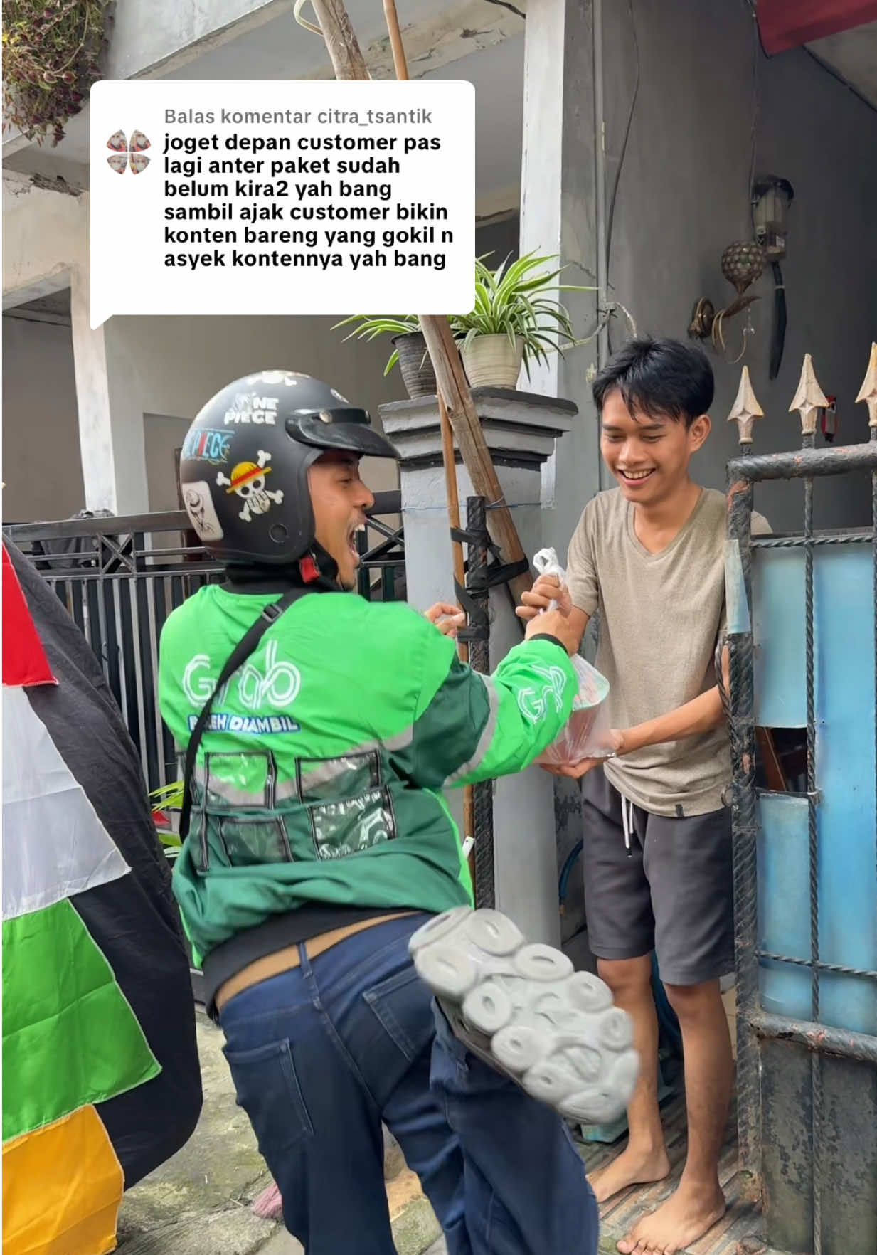 Membalas @citra_tsantik  lunas ya ka joget depan customer 🙏🏻🕺😩🤣😂next kita joget dimana lagi nih?? komentar di bawah ini #fyp #goyang #abiojol #ojoltiktok #ojolviral #trending #jogetviral #lewatberanda #lucu #ngakak #challenge #grabindonesia #drivermuda 