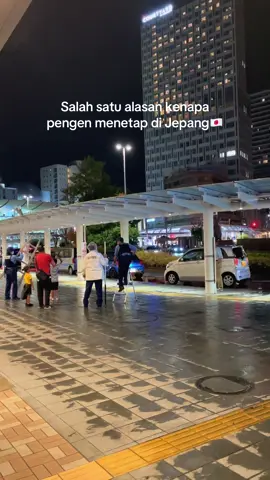 The real Polisi adalah Pahlawan masa kini.Lagi pula Pahlawan itu di akui bukan mengakui😄,kami para TKI disinipun merasa aman tinggal disini ,citra polisi disini sangat mengayomi dan sopan dalam melayani .Sementara di belahan bumi yang lain🙈,komenen cah 😁 #kensusei🇮🇩🇯🇵 #jepang🇯🇵 #police #polisi 