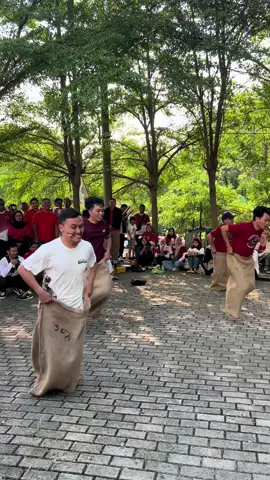 Awas Nyungsep 🤣🤣🤣 #fyp #fyppppppppppppppppppppppp #fypage #fypage #fypp #fypシ゚ #17agustus #kemerdekaanindonesia #lomba17agustus #balapkarung #80 #lucu #lucu_ngakak #funny #game #indonesia 