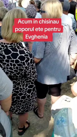 Poporul este cu Guțu Astăzi, sute de oameni s-au adunat în stradă pentru a cere libertatea lui Guțu și pentru a arăta că nu este singură. Poporul își apără drepturile și nu se teme să spună adevărul! #LibertatePentruGuțul #PoporulEsteCuEa #Unitate #VoceaPoporului #Dreptate #NuTiraniei #Moldova