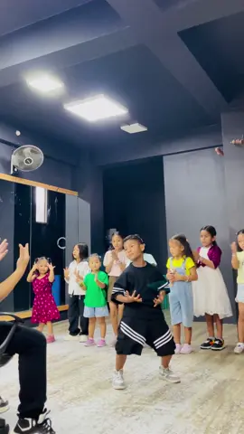 #flexibledanceschool #fyp #foryoupage #foryou #dance #danceclass #hindisong #balkumari #bollywoodsong #koteshwor_kathmandu 