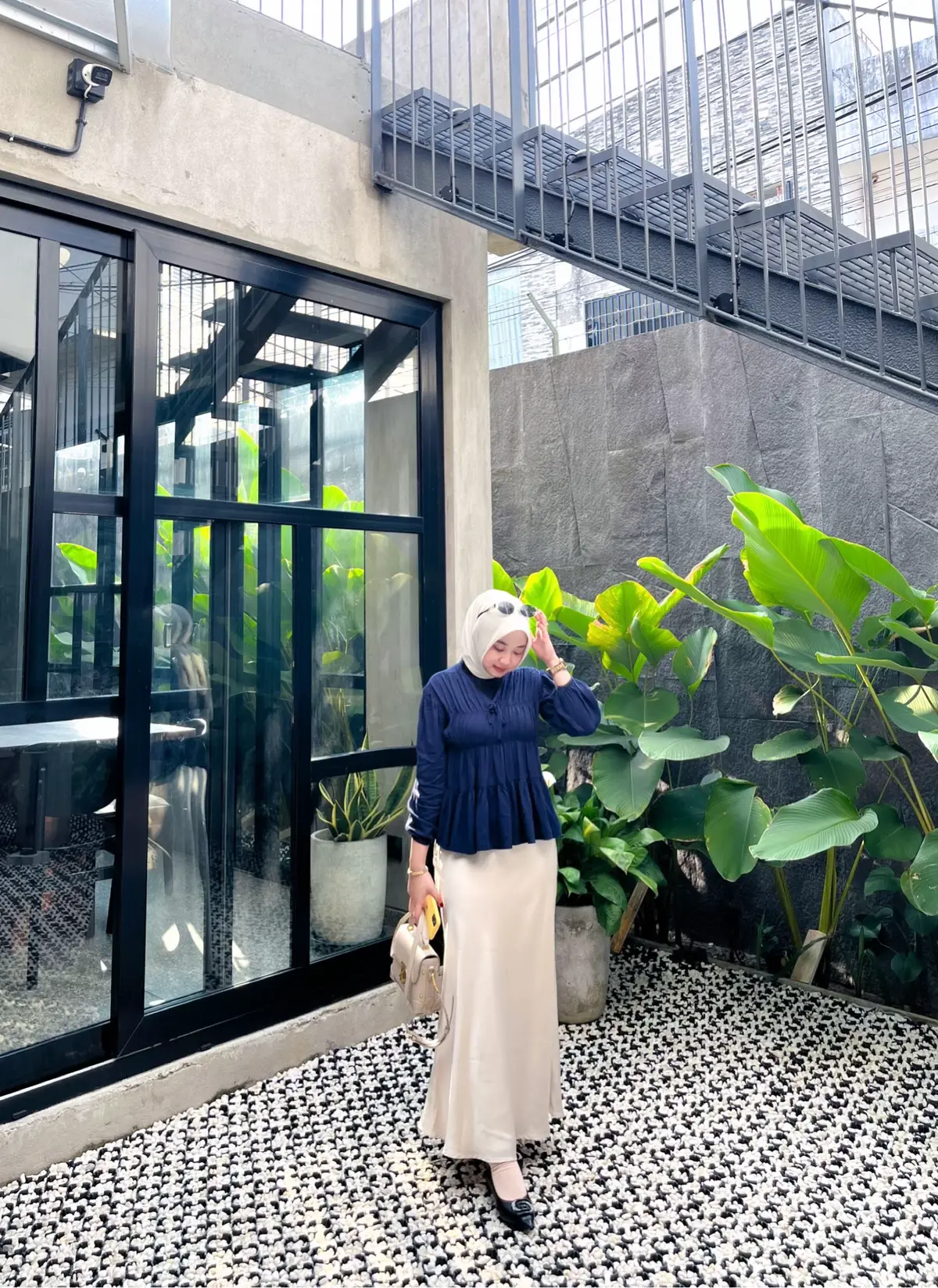 Yg lucu cafenya atau akunya? #fypage #cafejambi #outfitinspo 