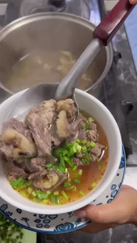 ต้มแซ่บ เป็นกับแกล้มก็ดีเป็นกับข้าวก็อร่อย 