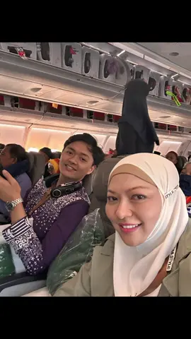 Late post  berangkat Haji Regular 2025 penantian panjang penuh makna krn di dalam nya ada Perjuangan yg luar biasa dan Doa yg tak henti2 terucap .. Akhirnya Allah Panggil Kami untuk menjadi TamuNYA melaksanakan Ibadah Haji bersama Anak Tercinta...@Lil  ##haji2025##hajimabrur2025##perjalananhaji##sorsengon##wongpusat