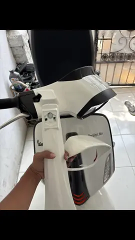 dasi dan petlamp vespa putih 🤍 #vespa #vespamatic #vespaindonesia #vespasprint 
