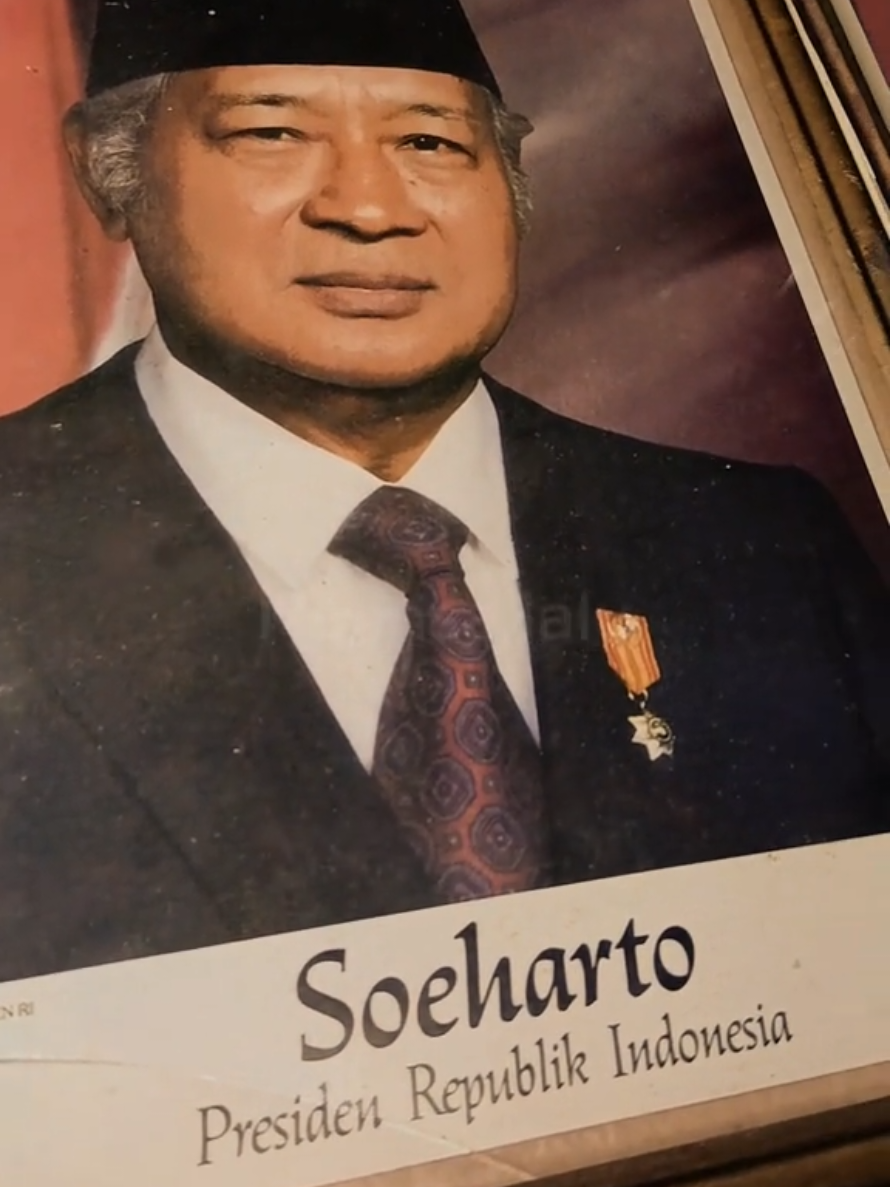 Presiden dan Wakil Presiden 1993 - 1998 Soeharto dan Try Sutrisno