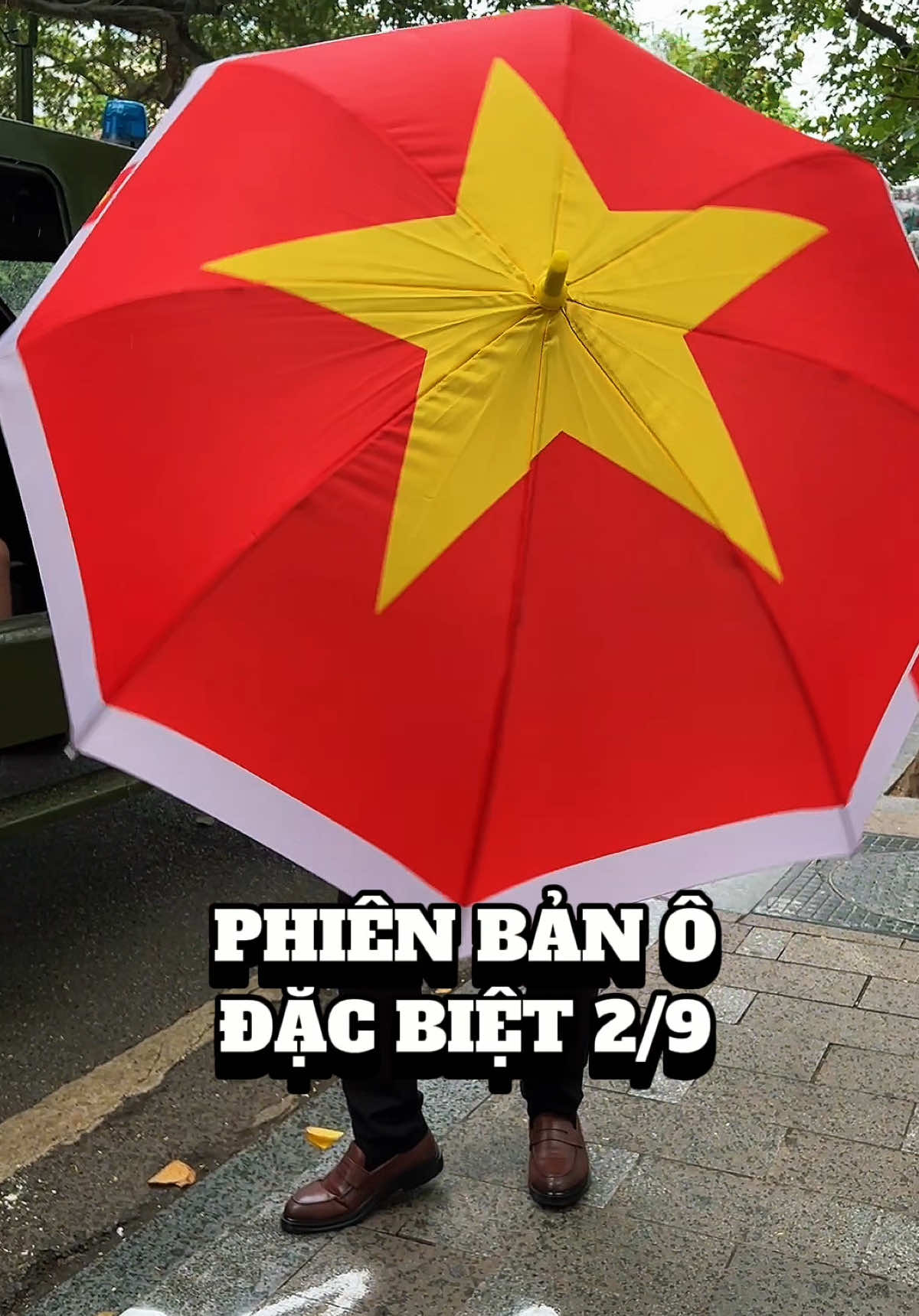 Mng đi xem diễu binh 2/9 này thì sắm ngay chiếc Ô Cờ Đỏ Sao Vàng này nhé. Che mưa che nắng rất tốt mà lại còn đẹp ý nghĩa nữa! #ongbongonghe #odunason #ocodosaovang #duchemuanang #dieubinhdieuhanh 