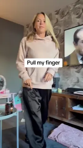 pull my finger... #fartsarefunny #farts #funny #pullmyfinger #toilethumor #gassy #wetfart 