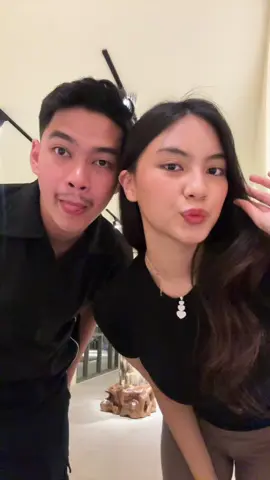 accidentally twinning🫣🖤@Alveen 