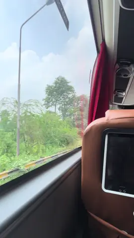 Lyrics ✨💫💔#faisalmovers #businessclass #travelvideostatus #lahore #busstatusmoterway #busdrivingvideo #bustravel 