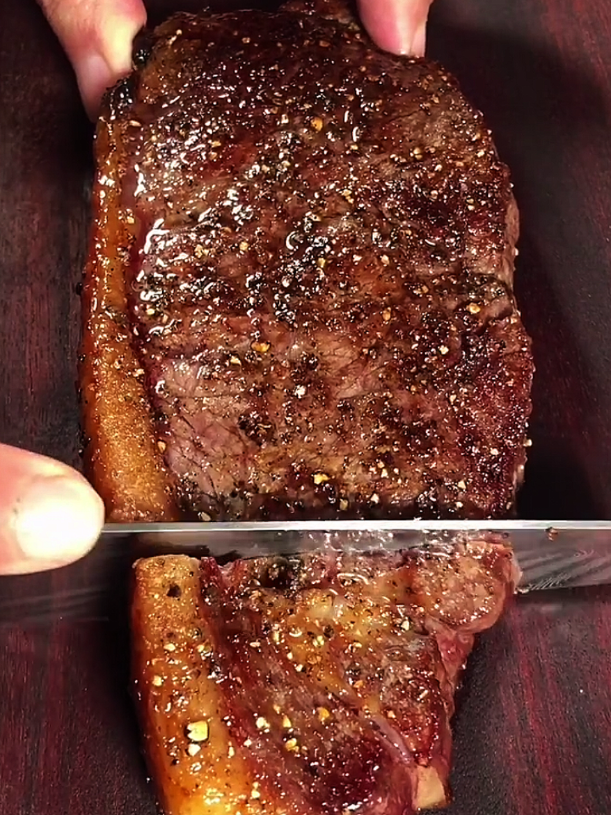 Full Juicy Crispy Steak 🥩. #SteakLovers #CookingASMR #steak #Recipe #foodrecipe #cooking #JuicySteak #asmrsounds #foodasmr #foryoupage @TikTok 