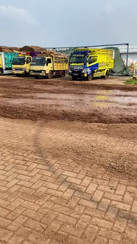 kemahh🙂‍↔️#lewatberanda #foryoupage #xyzbca #fyppppppppppppppppppppppp #fyp #drivermuda #storytruck #fyptruk 
