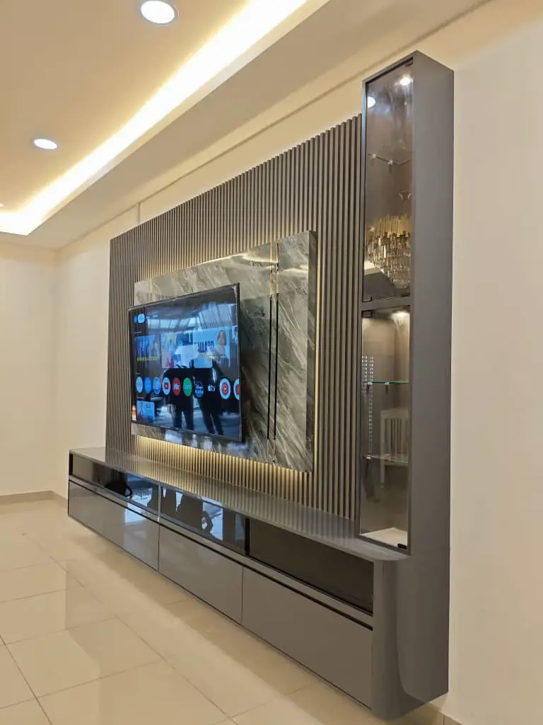 Tengah cari kabinet TV yang simple tapi elegan? Design minimalist ni confirm buat ruang tamu nampak eksklusif 😍 ➤ Custom warna & size ➤ Sesuai untuk semua jenis rumah Percuma penghantaran & pemasangan  ⁉️kami menerima tempahan dari seluruh negari SELANGOR,KUALALUMPUR ,JOHOR ,MELAKA & NEGERI SEMBILAN #kabinettvgantung #fyp #TVCabinetMinimalist #InteriorMalaysia #DekorasiRumah #RumahMinimalist #TikTokDekor