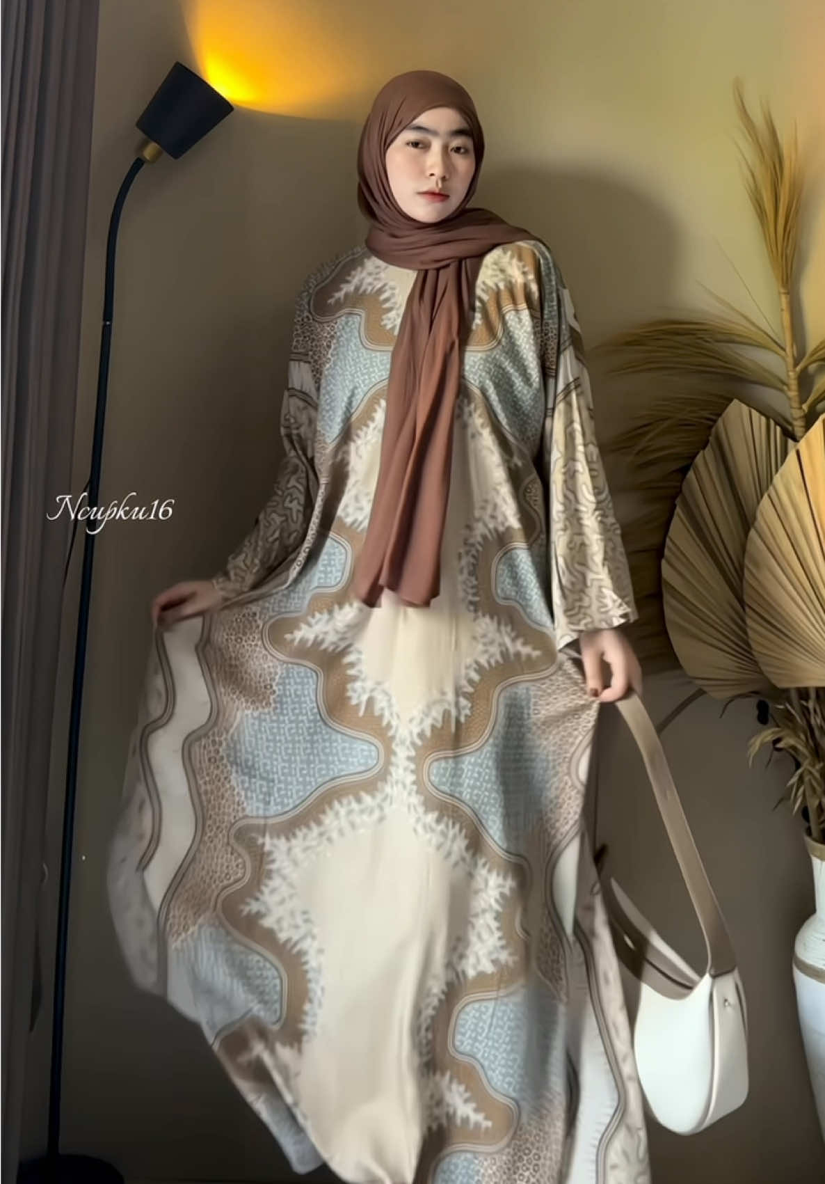 Cantik bangettt motif batiknya nya elegan polll 🤏🏻 🫶🏻 syukaaaa #dasterbatik #homedress #homedresskekinian #dasteradem #dastercantik 
