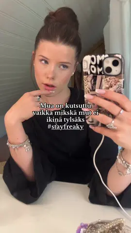 #yolo #nuttura #messybun #foryoupage❤️❤️ #fry #fyp #suomitiktok #suomitok #foryou #stayfreaky #fax #relatable #xoxo #sotkunuttura #byolivia #fullface #grwm #affordablemakeup #makeup 