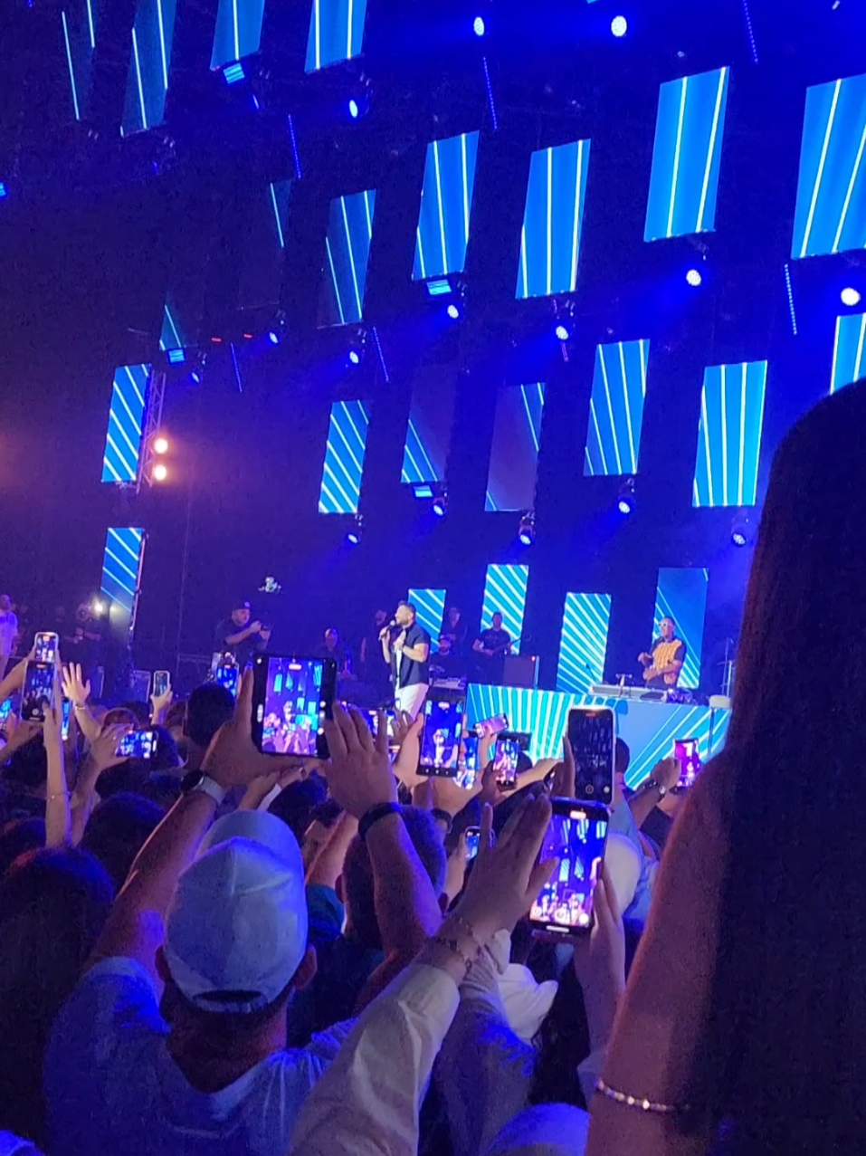 Tamer hosny concert lebanon🇱🇧  حفلة تامر حسني في لبنان @Tamer Hosny #كيفك_انت  #tamerhosny #forum #lebanon #eygpt #viral #fyp #foryoupage #لبنان #تامر_حسني