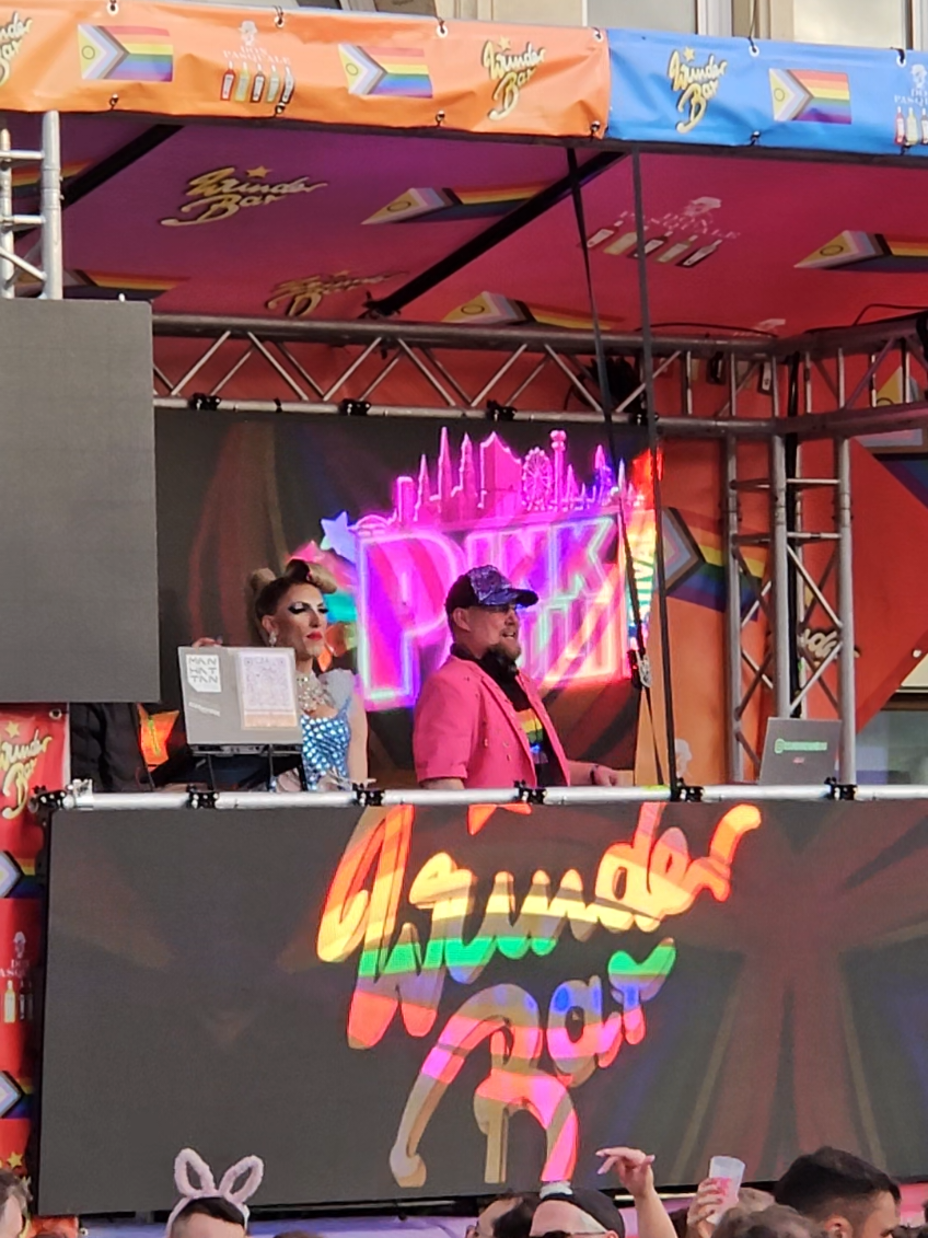 Csd Pride 2025 Hamburg with my best friend😍🌈🥳🥰🩷 @MARCEL SUTTRUP  #csd #csdhamburg #csd #prideparade #pridefest #prideweekend🌈 #Pride #pride2025 #pride2025🏳️‍🌈 #prideweek #loveislove🌈 #Love #lovelife #feelfree #toleranz #bff❤️ #bestfriend #funtime #happy #happyday💕 #moments #fypage #fypp #foryoupage💙 #konfetti #party #partytime #hamburg #pride #pridemonth #viral 
