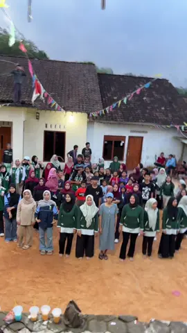 ketika anak KKN ketemu dengan warga yang sefrekuensi🤩🤩🤩 #fyp #trend #doremitrend #fypage #kkn #kkn2025 @PEMUDA PEMUDI LARANGAN 