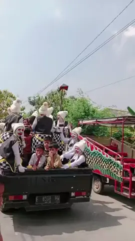 peserta grak jalan unik paguyuban gembeng desa grinting #grakjalan #unik #grinting #tiktoklive #livehighlights 