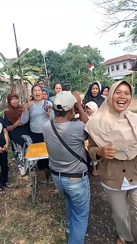 Jualan sambil menghibur, semoga terhiburrr KK kuh🙏🤗 Trimakasih banyak KK kuh 😇😇🥰🤗, #jualan #makanan #semuaorang #sedekah #kecamatanciruas #fyppppppppppppppppppppppp #musik 