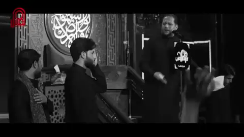 قصيدة خلصت ياحرامات ملا عمار الكناني للشاعر حسين طالب السماوي @@@@@@@@@@@@ خلصت ياحرامات .. راحت احلى ساعات .. من عمر الخدم يشبه ساعة الموت .. الشارع بلا صوت ..ولا رفة علم خلصت احلى الايام العوده الكم يخدام خلصت باچر طريق اهل العشك من الصبح وحشه وما نركض نشيل العمر وللزاير انفرشه يافشلة الخادم لمن ..يوكف يجي ..ويفتحها ذرعانه والدرب خالي من البشر ..محد يمر.. الفاجعة اهنانه چلمة عساك وم اتعبت .. باچر تظل .. خجلانه بلسانه باچر تطلع الروح ..عند الصوته مبحوح ..من كثر الحچي الهلا بالزاير يصيح ..بعتبة موكبه يطيح ..من كد البچي للبلخدمه ما نام العوده الكم يخدام خلصت الصبح يخلص بس بعد شيخلص المغرب تلكاه مثل فاكدله ابن وينوح المعزب يسأل يظل بصاحبه .. صارت صدك ..لو آنه متوهم اتلگه زاير بالهلا .. لو خلصت.. هالليله ما نخدم ؟ بحزامي انام من التعب ..وتعودت ..آنه اغفه متحزم آنه محضر الماي ..شو محد علي جاي ..ما واحد يمر فاكد ذاك التراب ..المن اجدام الاحباب ..الاحلى من العطر للظل گلبه محتام العوده الكم يخدام خلصت باجر صبح مابي هلا مابي ركض خادم وچلمة علي وياكم كضت ماتسمع الوادم آه شكبر كسرة ابو .. الموكب لمن .. مايلگه مشايه يطلع ويوگف بالدرب .. مايقتنع ..زوار ما جايه بالله شيصبره الچان امس ..من الفجر ..يشتم هوا الرايه طريق بلايه زوار.. يشبه طبة النار .. يهدم بالگلب حلاتك وانته تعبان ..تركض وي الاذان ..توكف بالدرب يل فاركتو الأعلام العوده الكم يخدام خلصت باجر صدك يبدي التعب وتبين ايامه كسرة ظهر باچر تجي للينزع احزامه الخلصهه ركضات وهلا .. باجر يحس.. مابيده كل حيله اتكتله من تحجي اله ..ماكو مشي .. افراشك بعد شيله ساعاته تخلص ع الدرب.. بين الدمع ..والصفنه الطويله من ما يلگه رايات ..چن واحد اله مات ..لا واكثر بعد الخادم راحته بهاي .. من يتعب لمشاي .. ويتعب لو كعد يل شديتو الحزام العوده الكم يخدام خلصت لتگله يشرح حيرته المعزب الحاير شلونه چا هو بعد الفارگ الزاير ذاك العمود البي فزع ..يسد الدرب .. من توصل اعزازه من خلصت ايام المشي .. اعليه انتچه .. وانگلب عكازه طاسه الماي الفارغة .. بيده ارجعت.. چن شايل جنازه هوسات العشك وين ..فارغ درب الحسين . ياحسرة وقهر نتنطر اله نعود ..صفر يمته يجي اردود ..نحسب جم شهر نظل نتنطر العام العوده الكم يخدام الشاعر حسين طالب السماوي