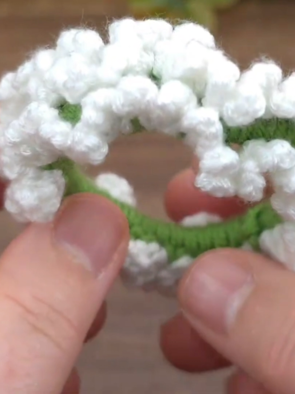 SUPER EASY !! Cute and Sweet Crochet Scrunchies // Crochet Tutorial//  #easytutorials #explore# #foryoupage❤️❤️ #crochetideas # #tutorialcrochet #crochetersoftiktok 