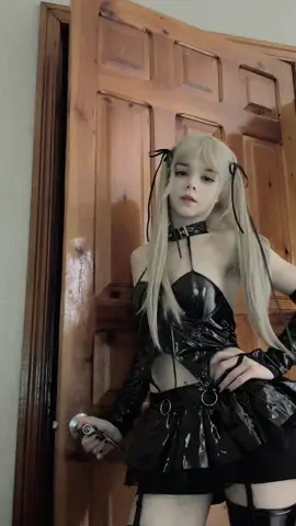 Да, дверь не просто украшение🚪 #тетрадьсметри #аманемиса #миса #misa #amane #dethnote #cosplay #anime #cosplaygirl #косплей #аниме  Я ношу защитные шорты 🍃