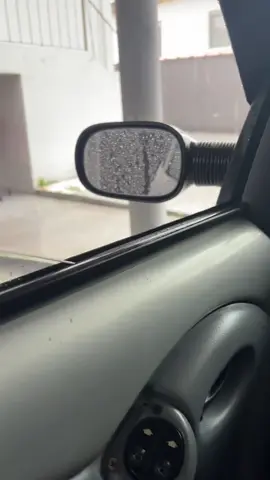 Eu não comprei um rodo pro retrovisor não né #ford #fordka #ka #tecnologia #memes #chuva 